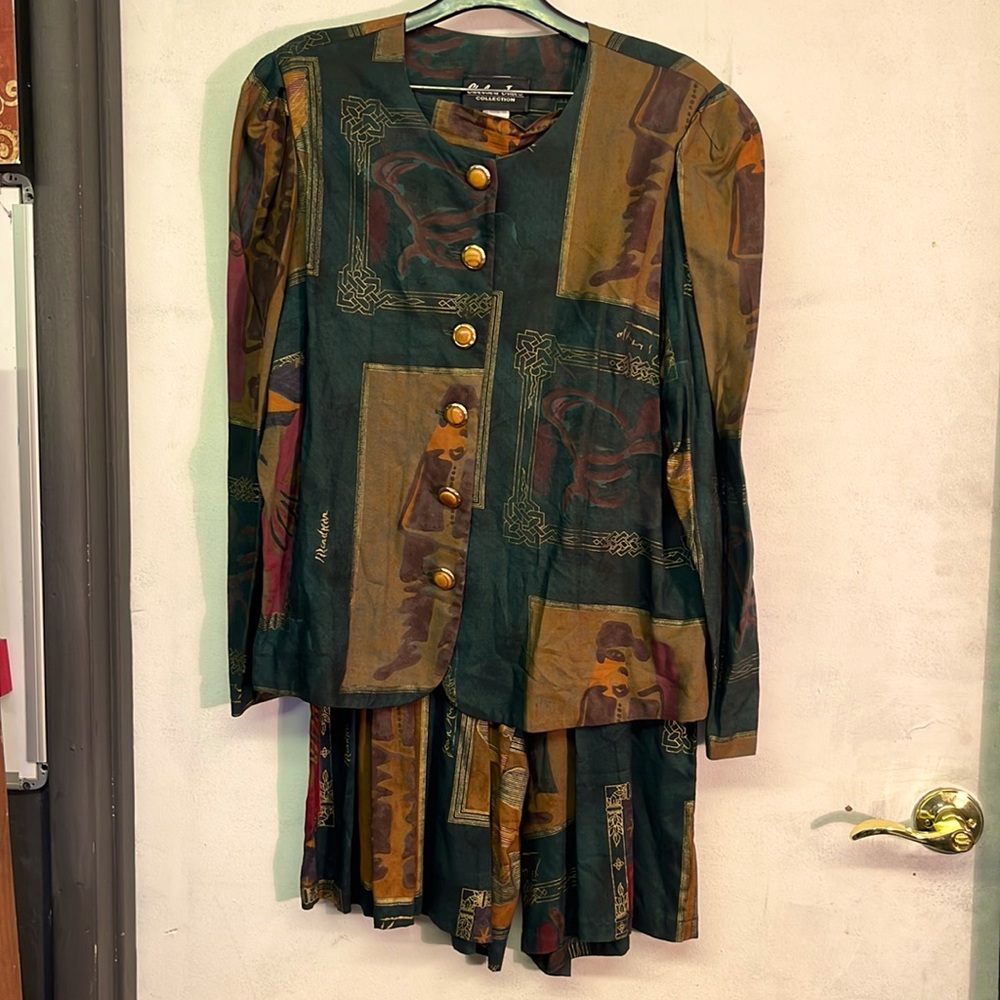Vintage Woman’s size 18W top and 3/4 shorts set.